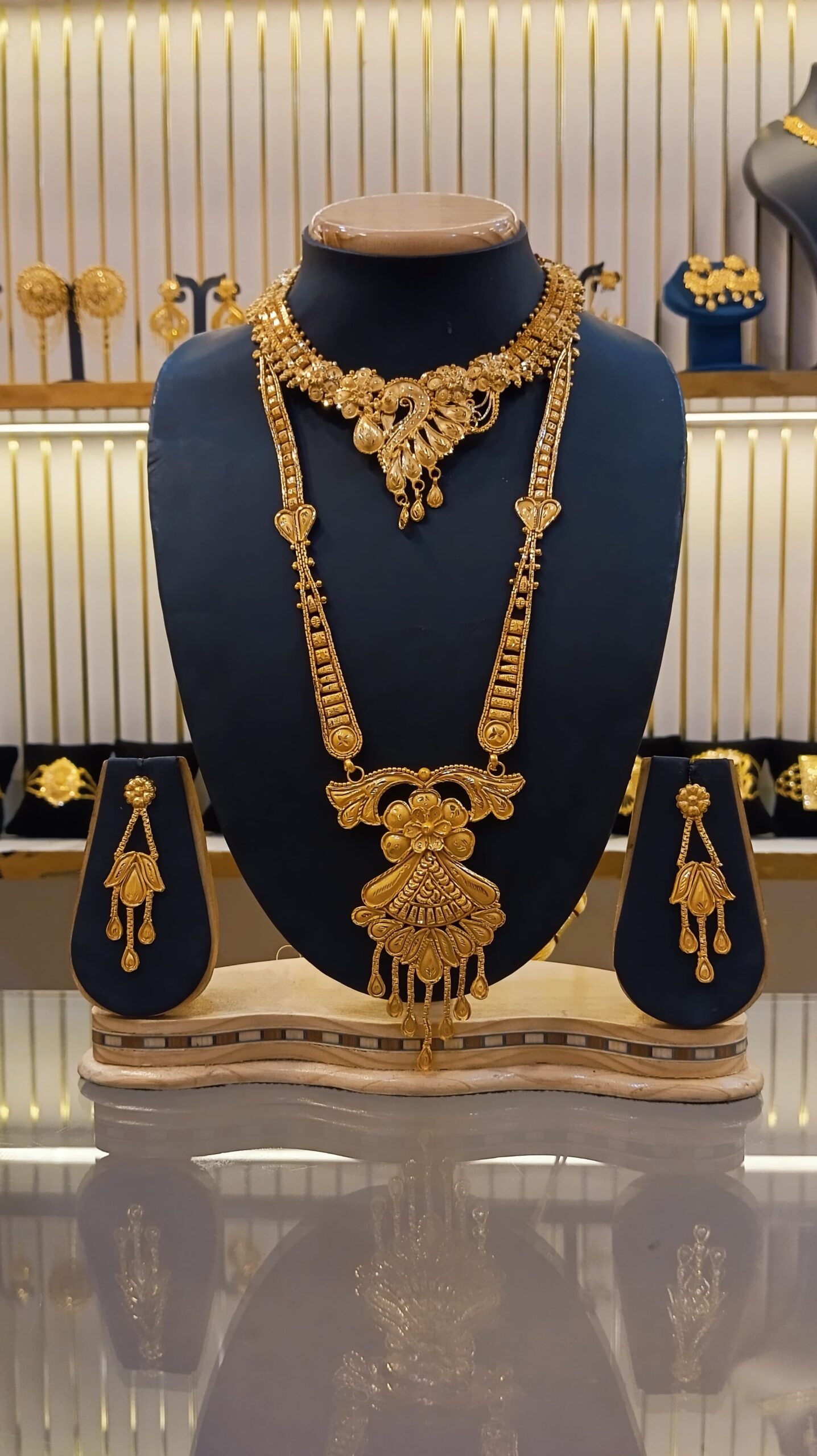 Majestic Floral Bouquet Style 24k Gold-Plated Heavy Necklace Set
